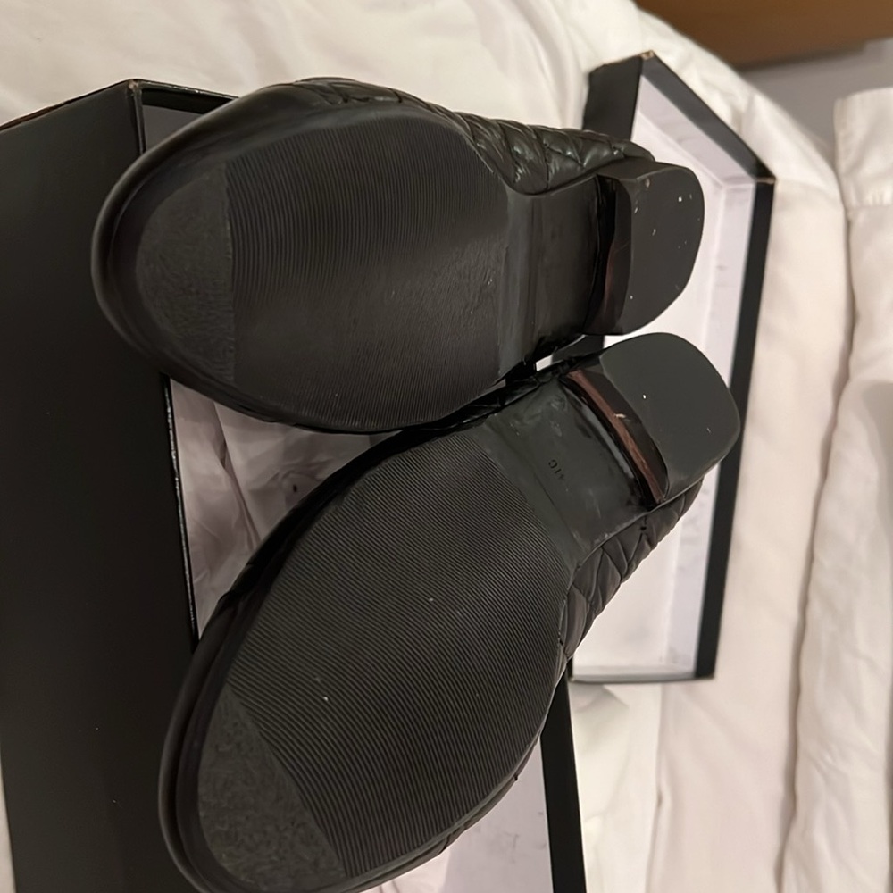 Elegant, classic Chanel flats . Size 41 . Amazing condition. Authentic . - Picture 8 of 9